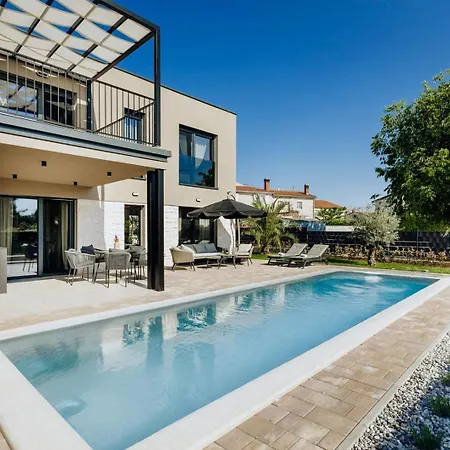 Marine With Pool In Picturesque Village Tar Near Porec *